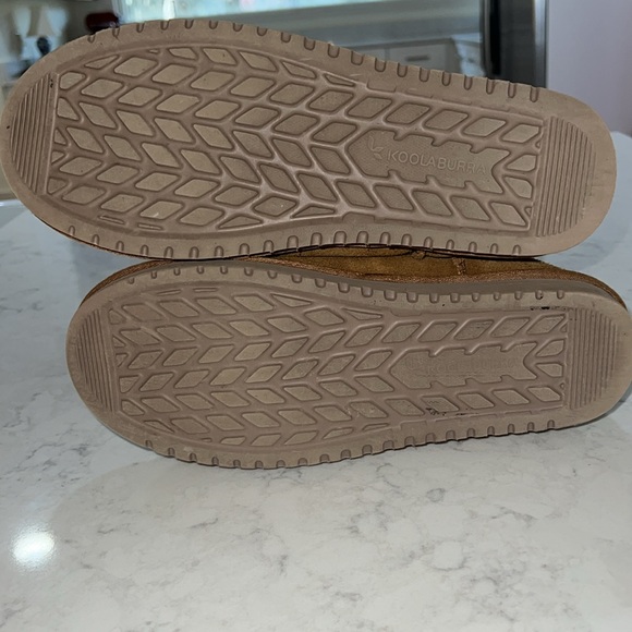 Koolaburra by UGG‎ tan boots. Size 10 - Picture 10 of 10